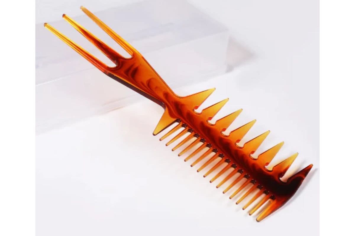 Double Fish Styling Comb (20 g)