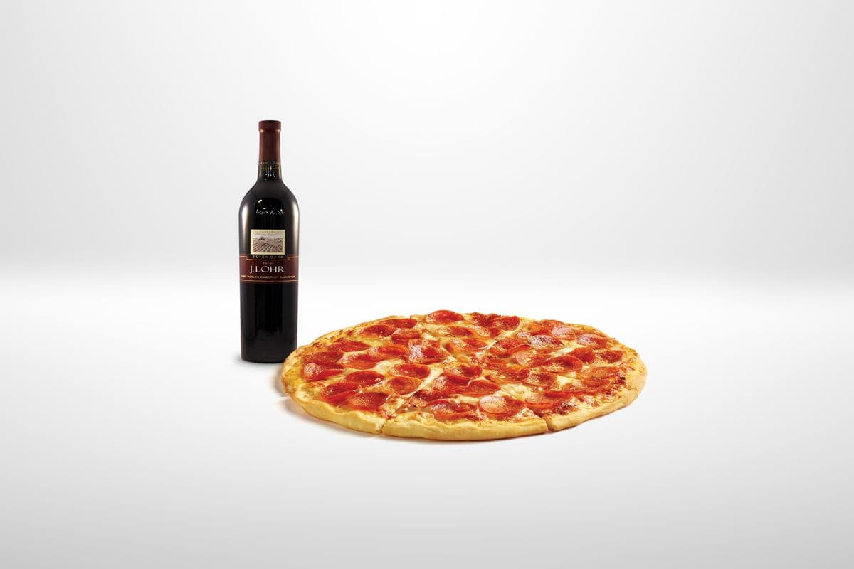 Large Pizza & J Lohr 7 Oaks Cab Sauv (750 ml) (14% ABV)