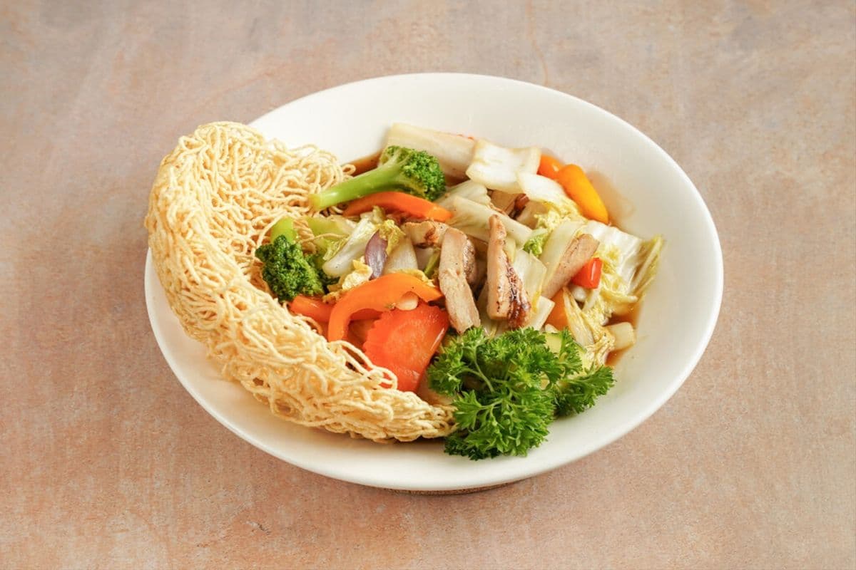 Nid Croustillant au Poulet / Crispy Noodles with chicken
