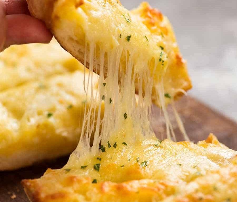 Garlic Fingers with Mozzarella Cheese