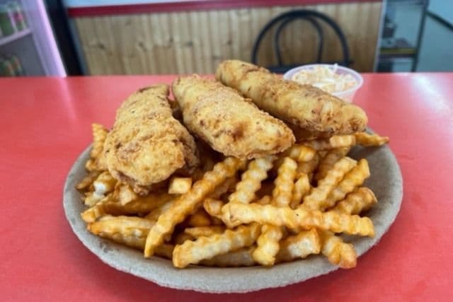 Fish and Chips / Poisson et frites (2 mcx)