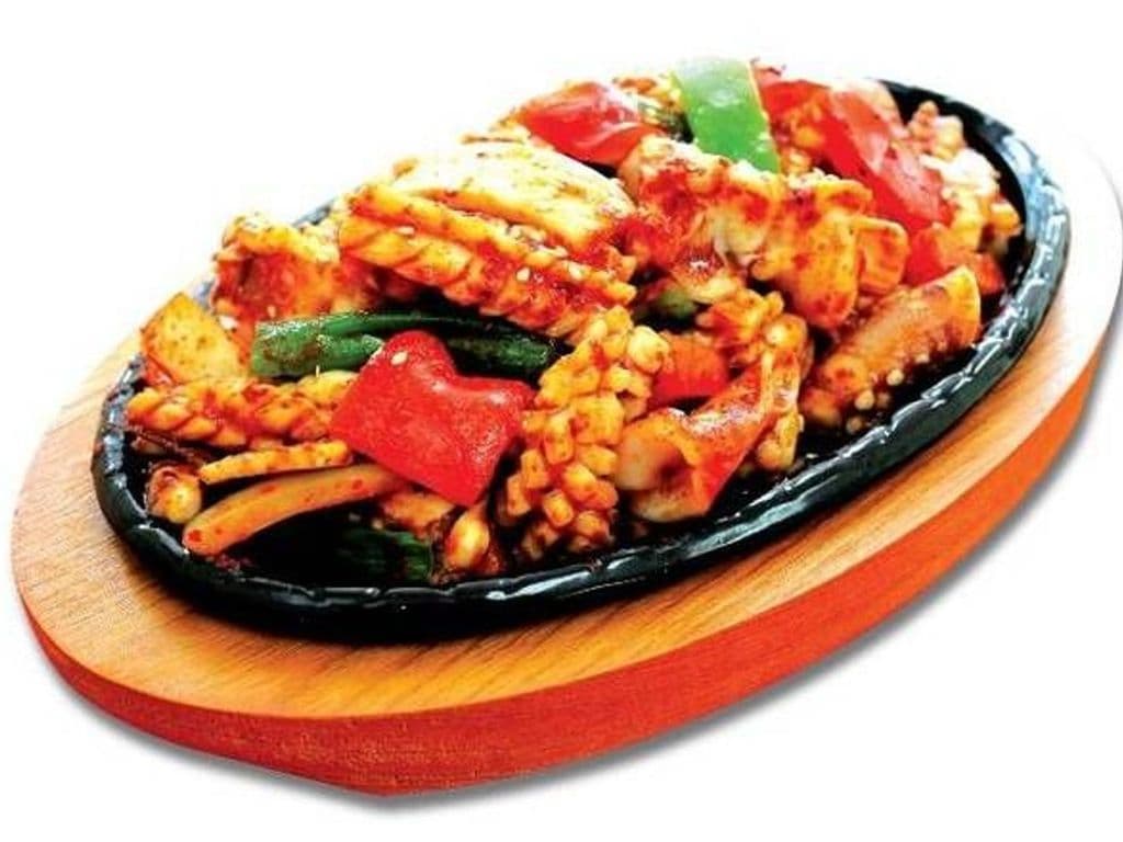 Barbecue Spicy Squid ( 튀긴 매운 오징어鐵板辣魷魚)