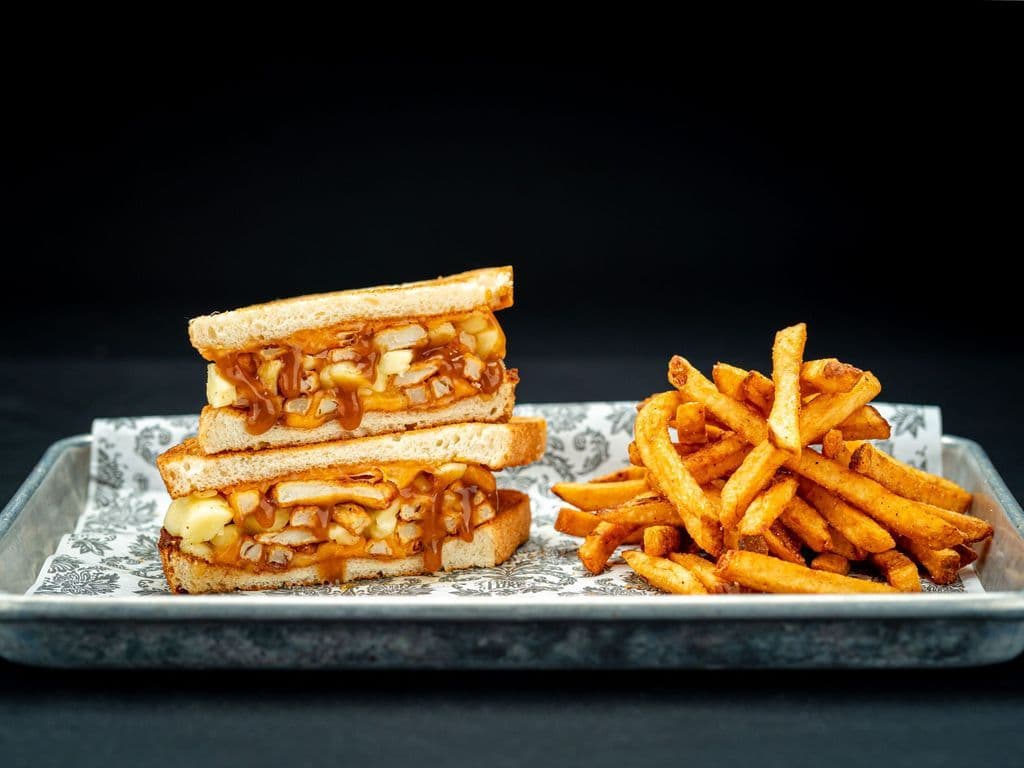 Grilled Cheese Poutine / Poutine Grilled Cheese