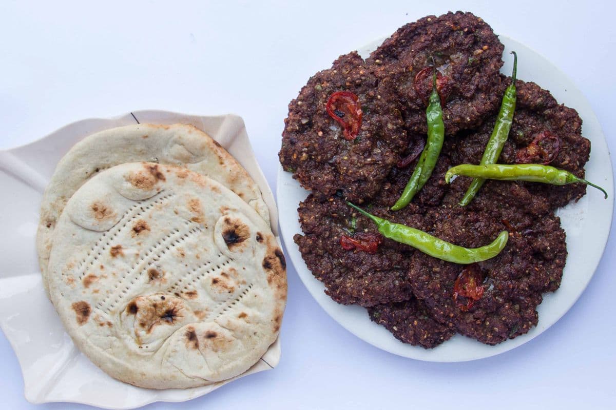 Chapli Kebabs with Naan