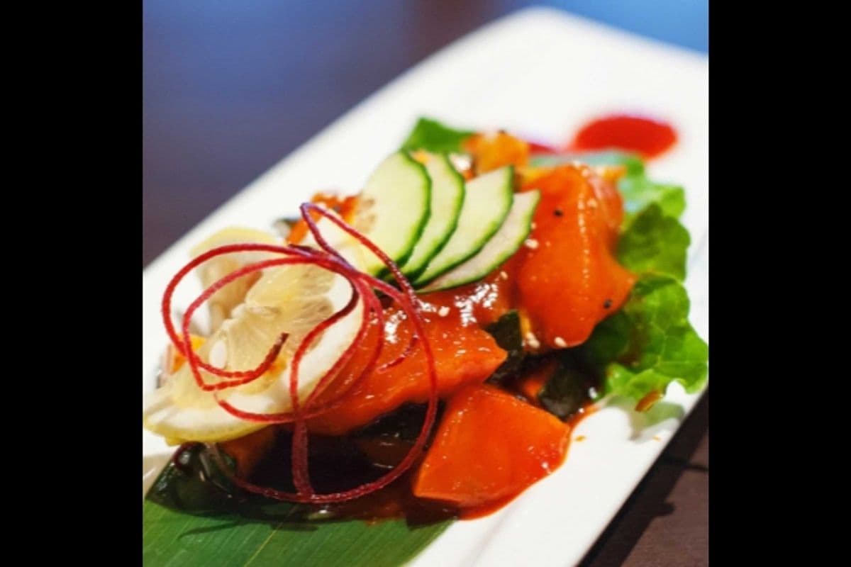 J12. Spicy Salmon or Tuna Sashimi