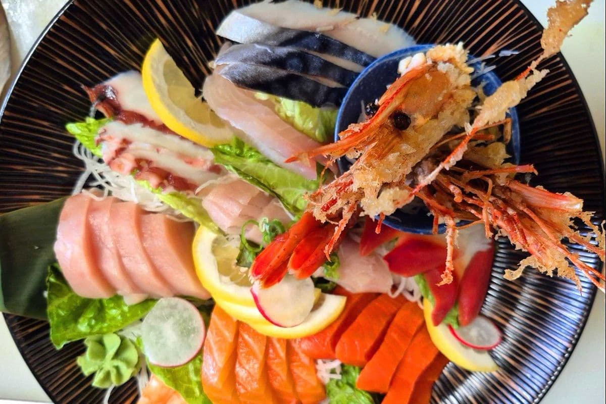 Deluxe Sashimi (4 pcs)