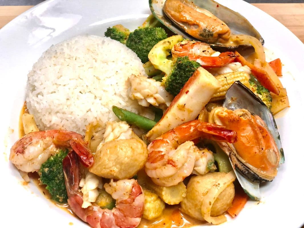 T19. Thai Red or Green Curry Stir Fry