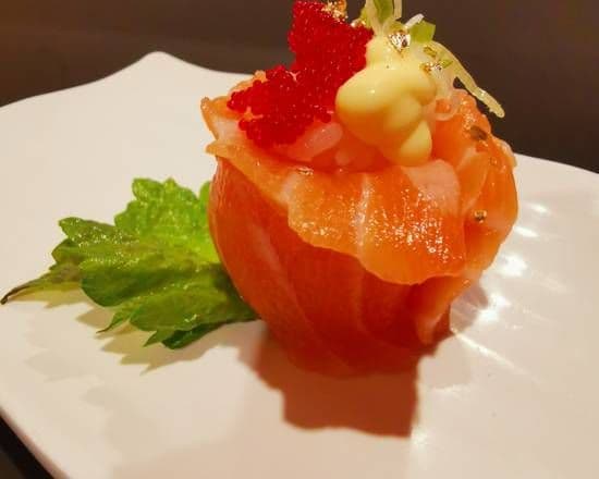 Salmon Roses (3 pcs)