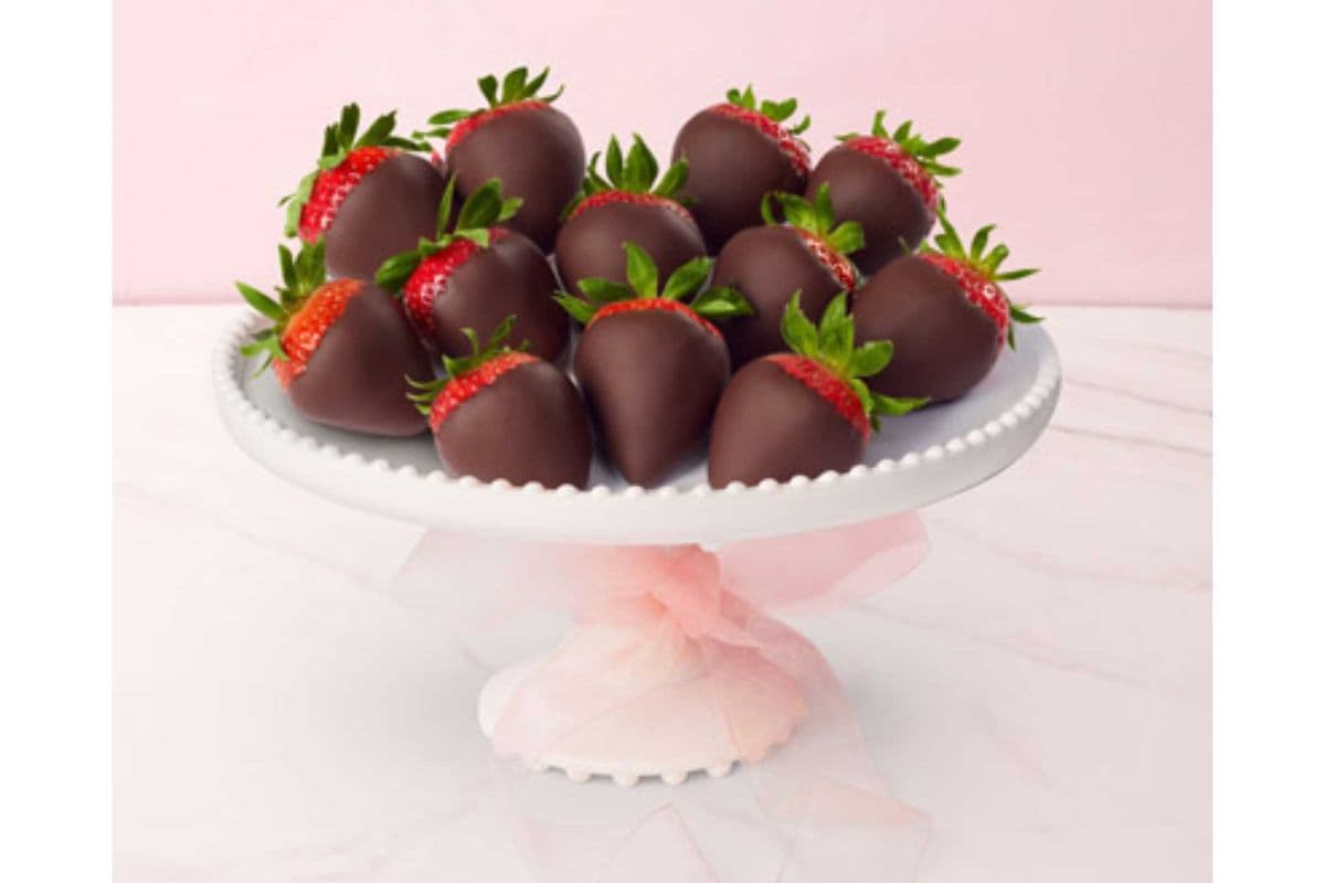 Chocolate Covered Strawberries (12 pcs)