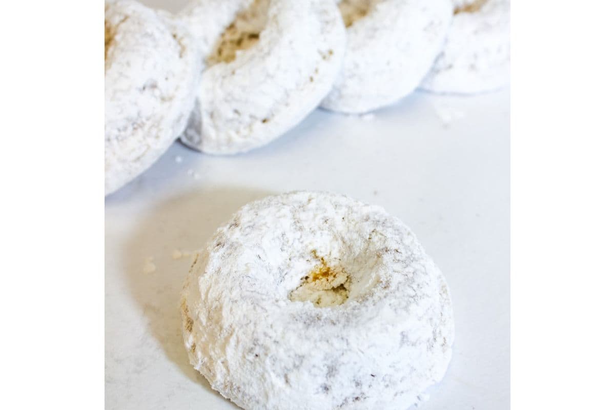 Vanilla Powdered Donuts - 5 in a Pack