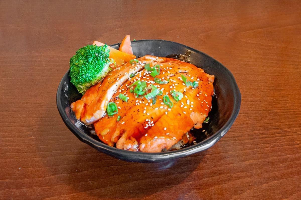 64. Sockeye Salmon Sashimi Don (7 pcs)