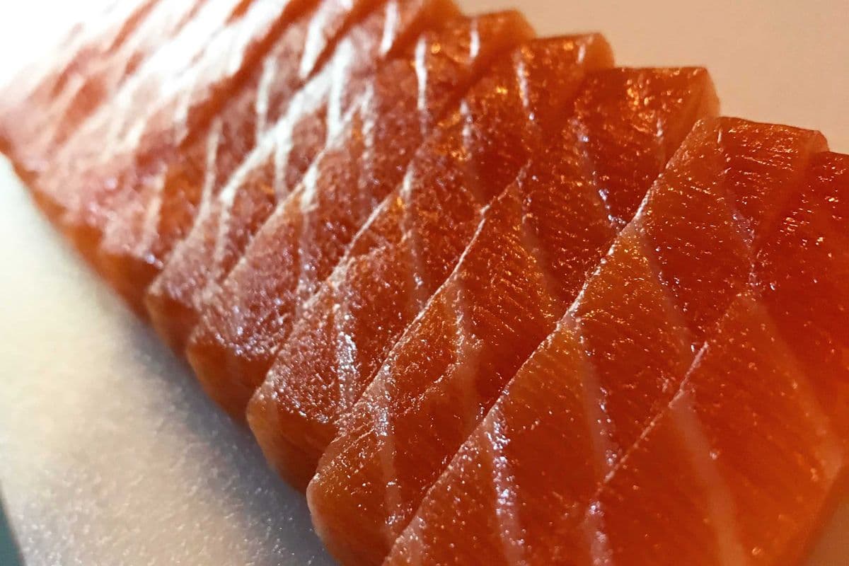130. Salmon Sashimi (8 pcs)