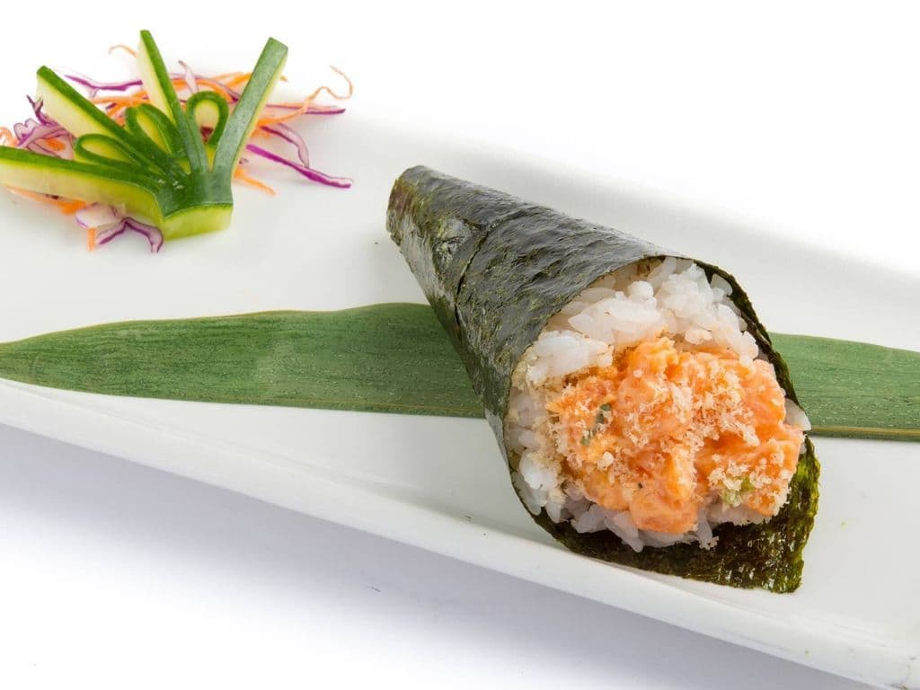 H09 Spicy Salmon Hand Roll