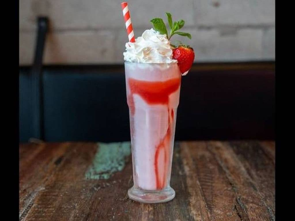 LAIT FRAPPE FRAISE/ STRAWBERRY MILKSHAKE