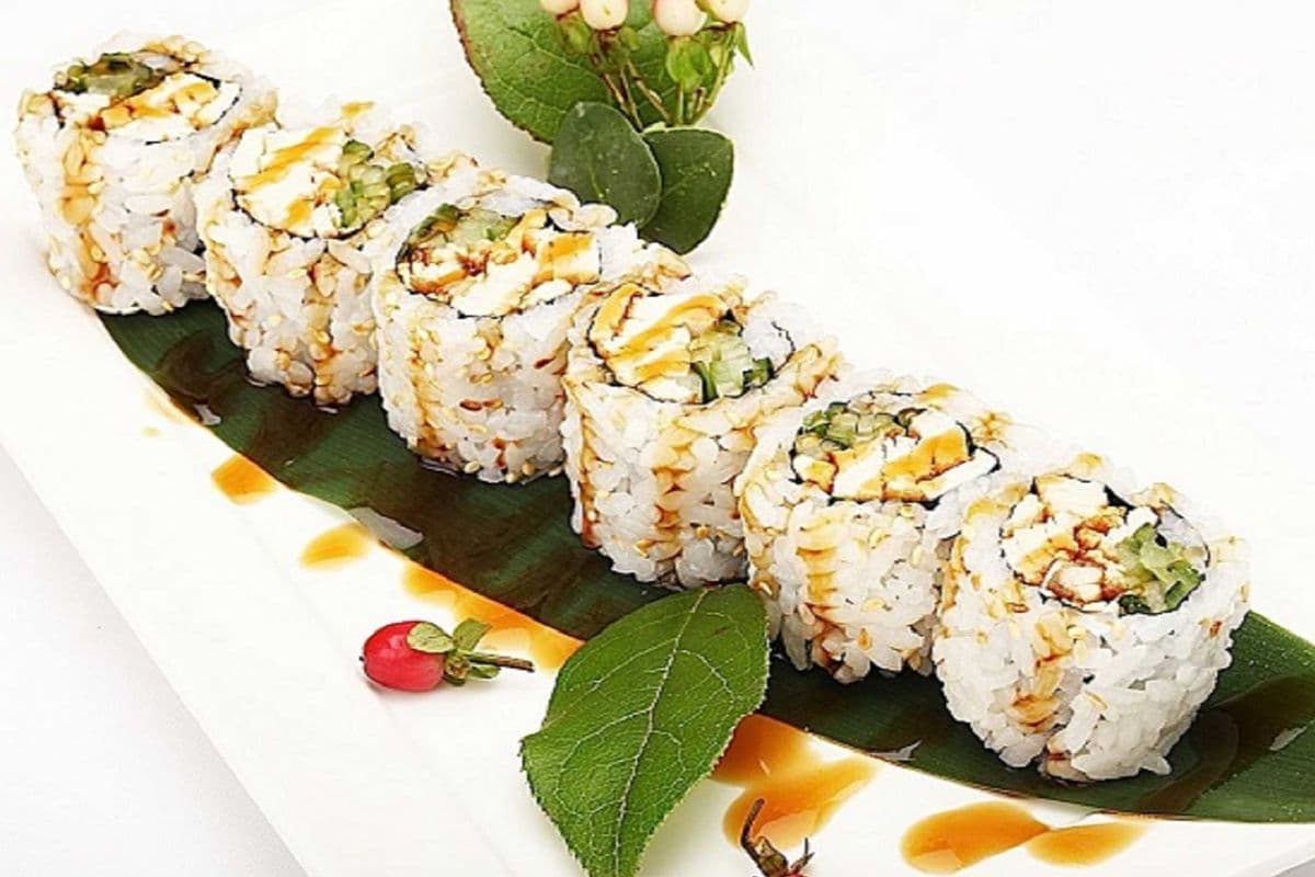 Grilled Salmon & Avocado Maki (6 pcs)