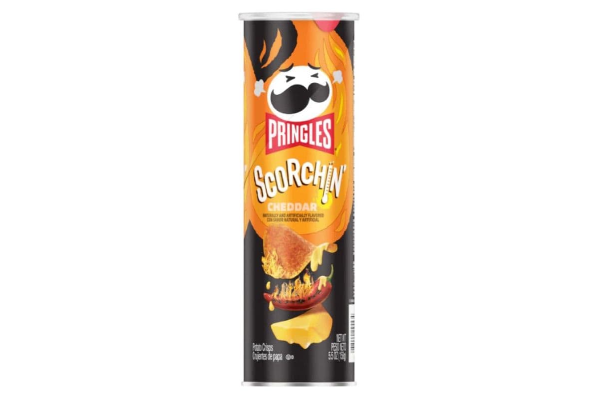 Pringles Scorchin’ Cheddar Can (156 g)