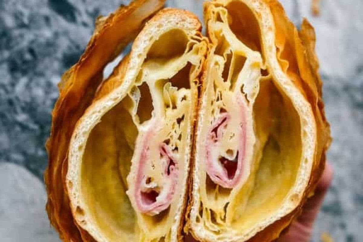 Proscuitto Cotto & Cheese Croissant