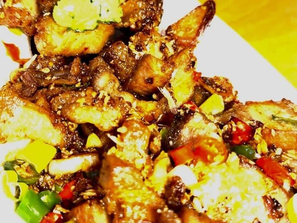 M13 Moo Krop Kua Prik Gua -Garlic Crispy Pork *NEW ITEM* :) Rice Seperate
