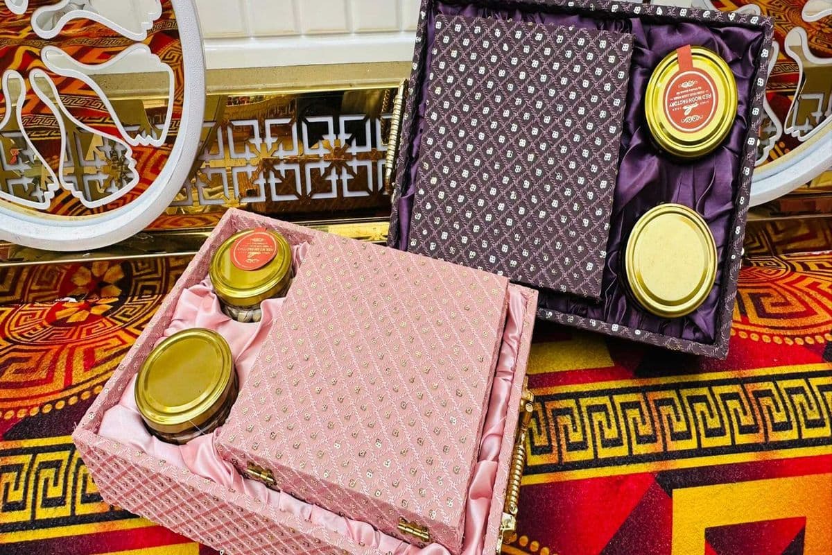 Most selling Hamper with Sweet