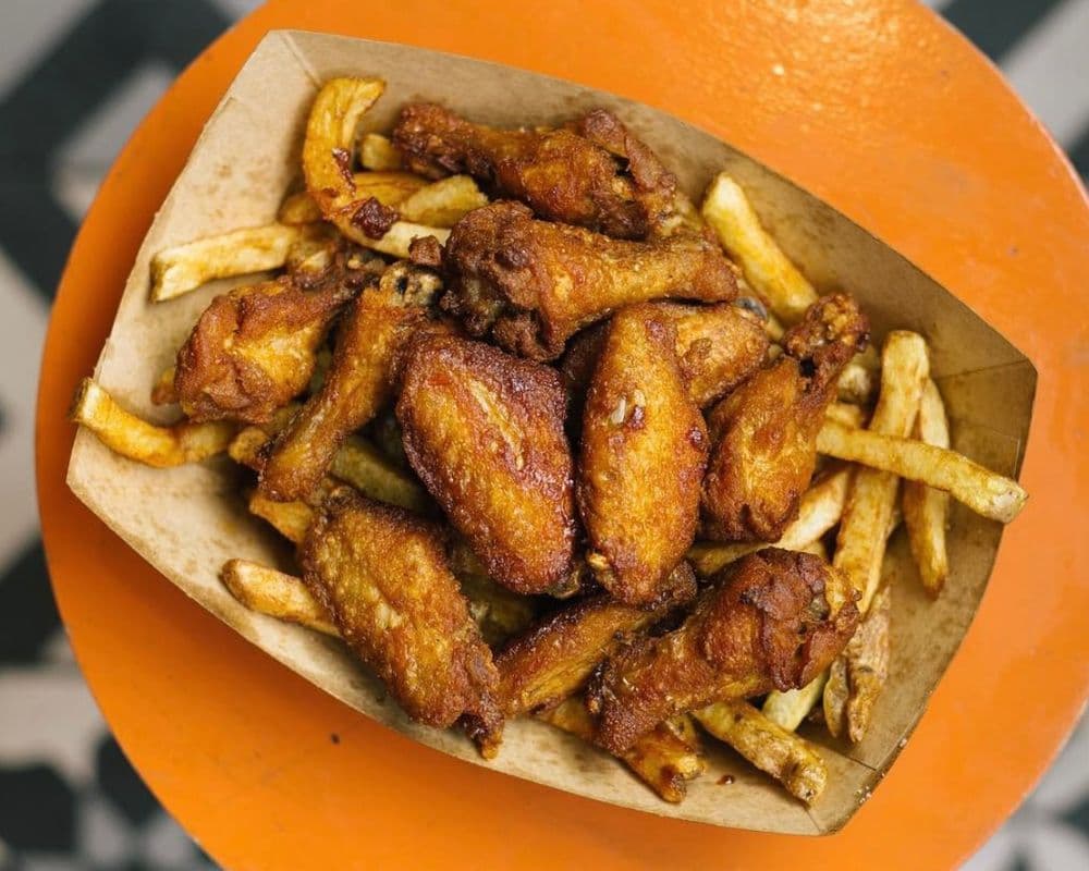 Douze ailes de poulet (12 mcx) en combo