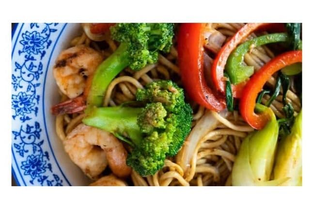 Stir-Fried Noodles with Seafood and Vegetables