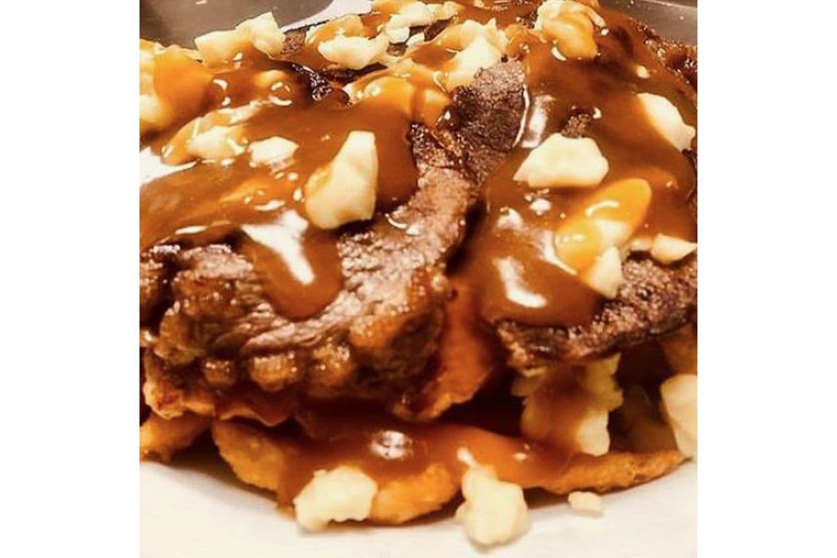 Poutine au steak tranché grande / Large Sliced Steak Poutine