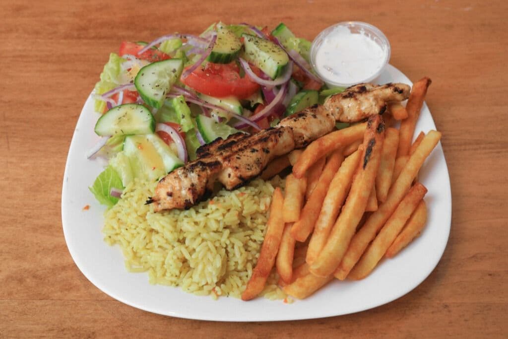 Assiette de souvlaki au poulet / Chicken Souvlaki Plate