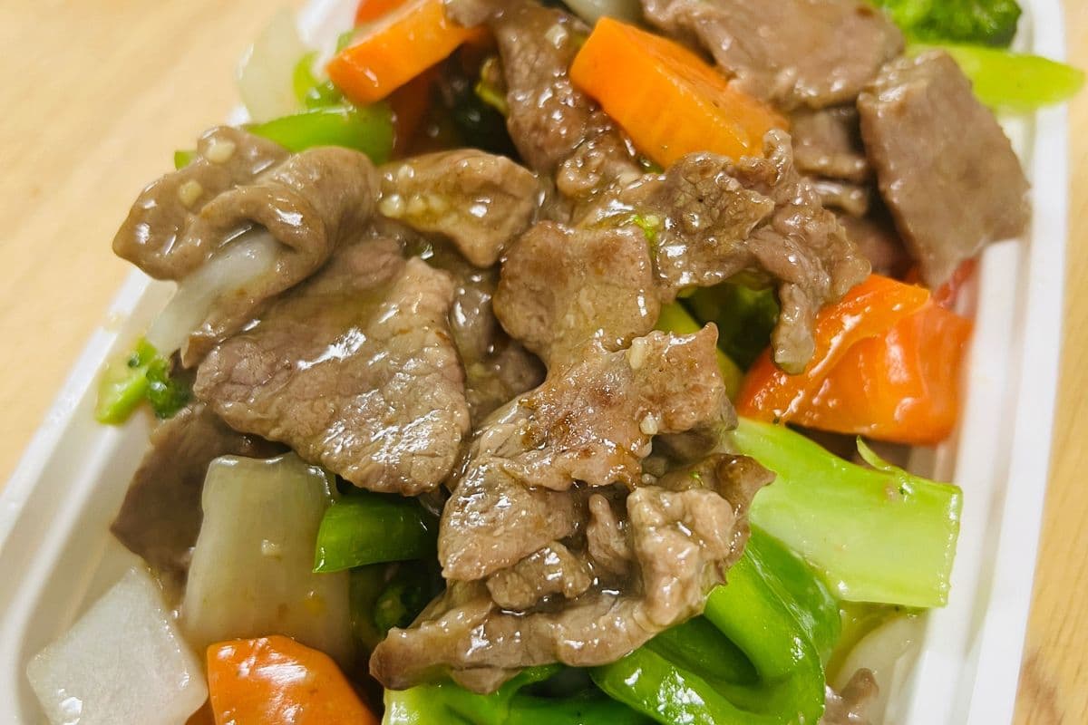 Beef with Broccoli 牛肉炒西兰花