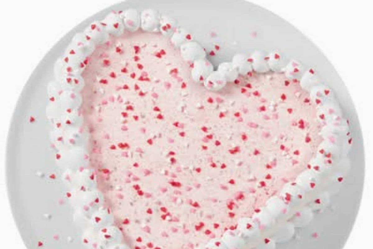Red Velvet BLIZZARD® Heart Cake