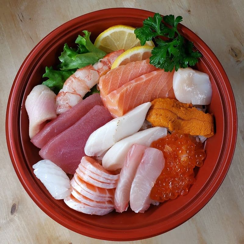 Deluxe Chirashidon (12 pcs)
