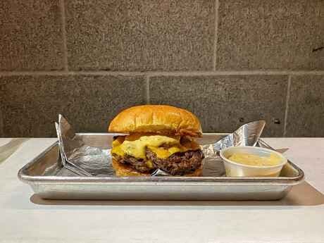 DOUBLE CHEESE BURGER