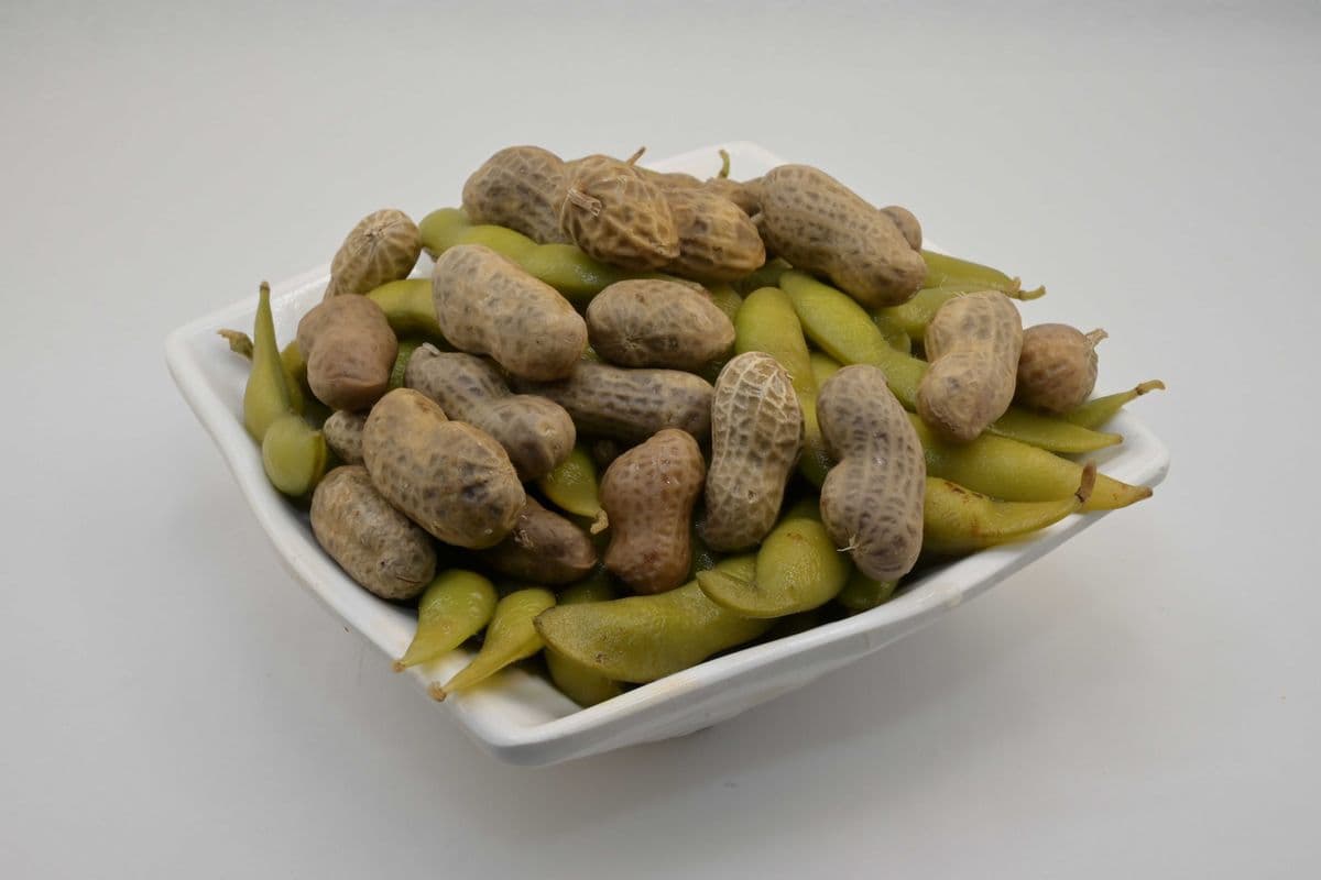 Five-Spice Peanut and Edamame 花毛一体