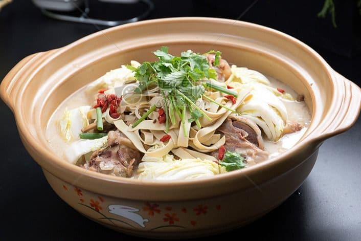 Cabbage and Tofu Skin Casserole 骨头白菜豆皮砂锅