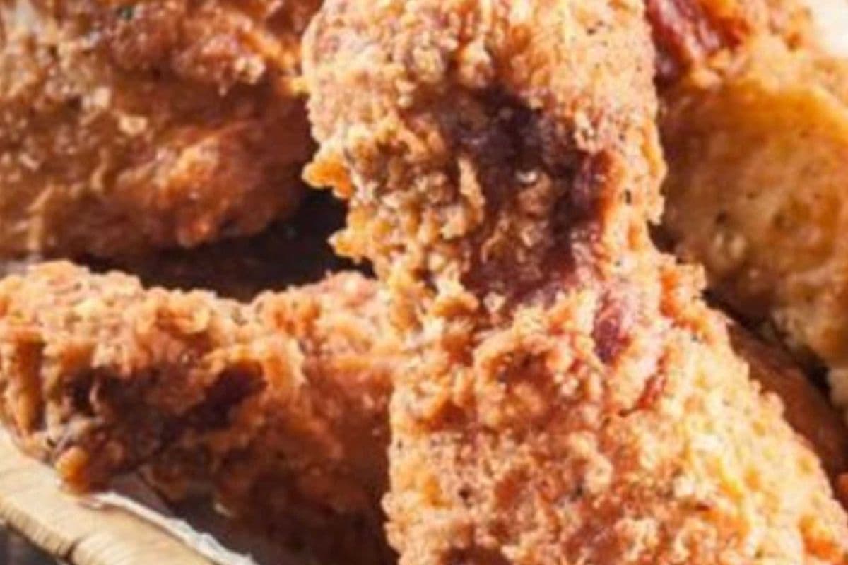 BOX of Full wings ORG 10( BREADED,FRIED), 8 mojos or DCS Poutine