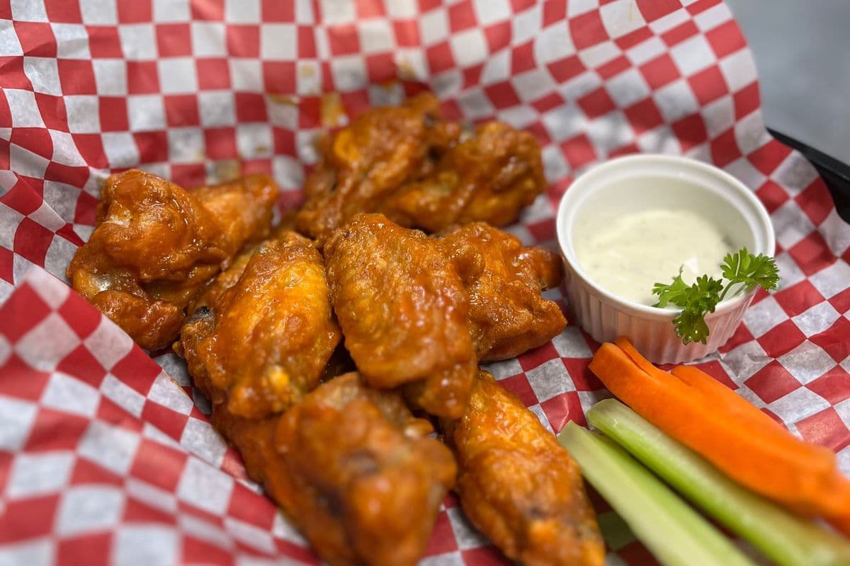 10pcs chicken wings (spicy buffalo)