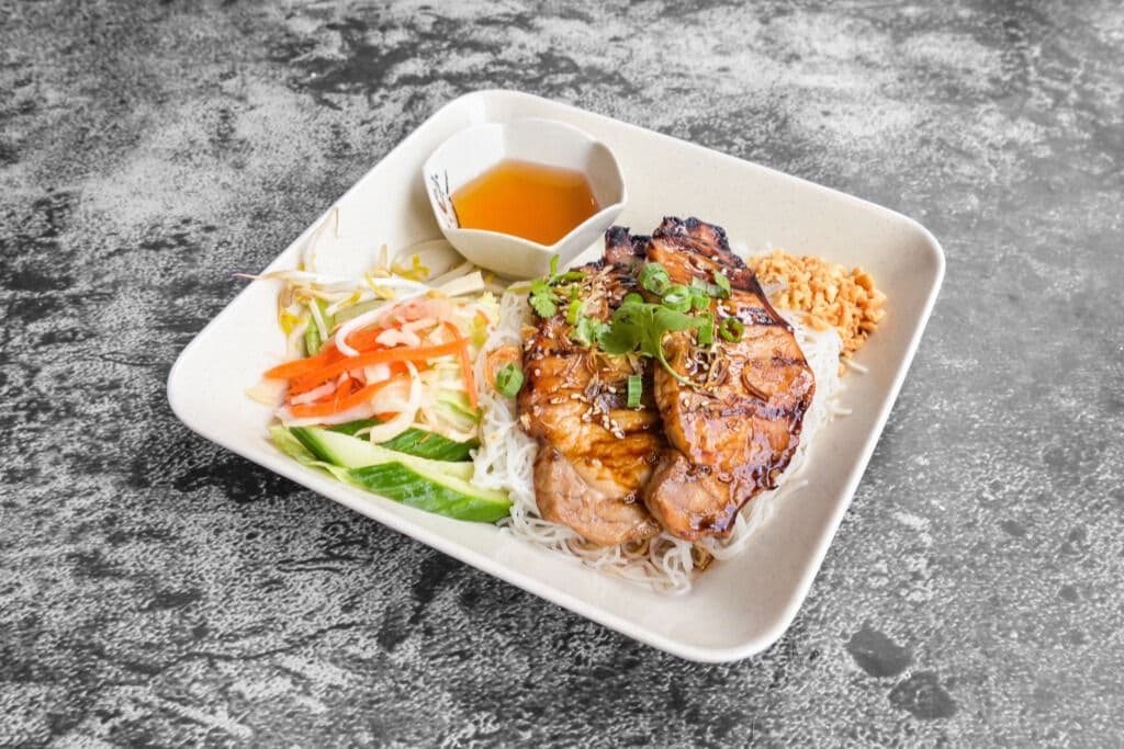 53. Porc grillé sur vermicelles / Grilled Pork on Vermicelli