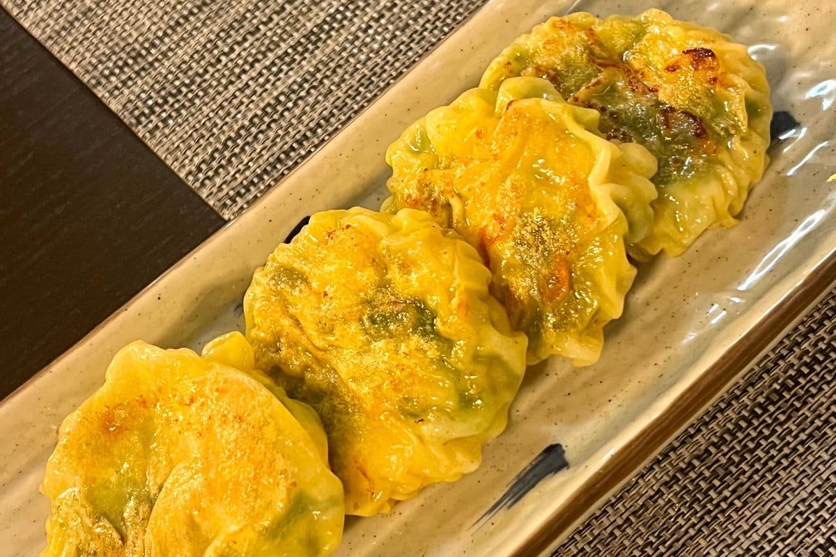 215BOGO. Pan-Fried Chive Shrimp Cake (煎韮菜蝦餅)/4 pcs x2