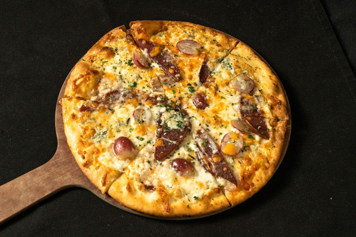 10" Cinco Formaggi Pizza