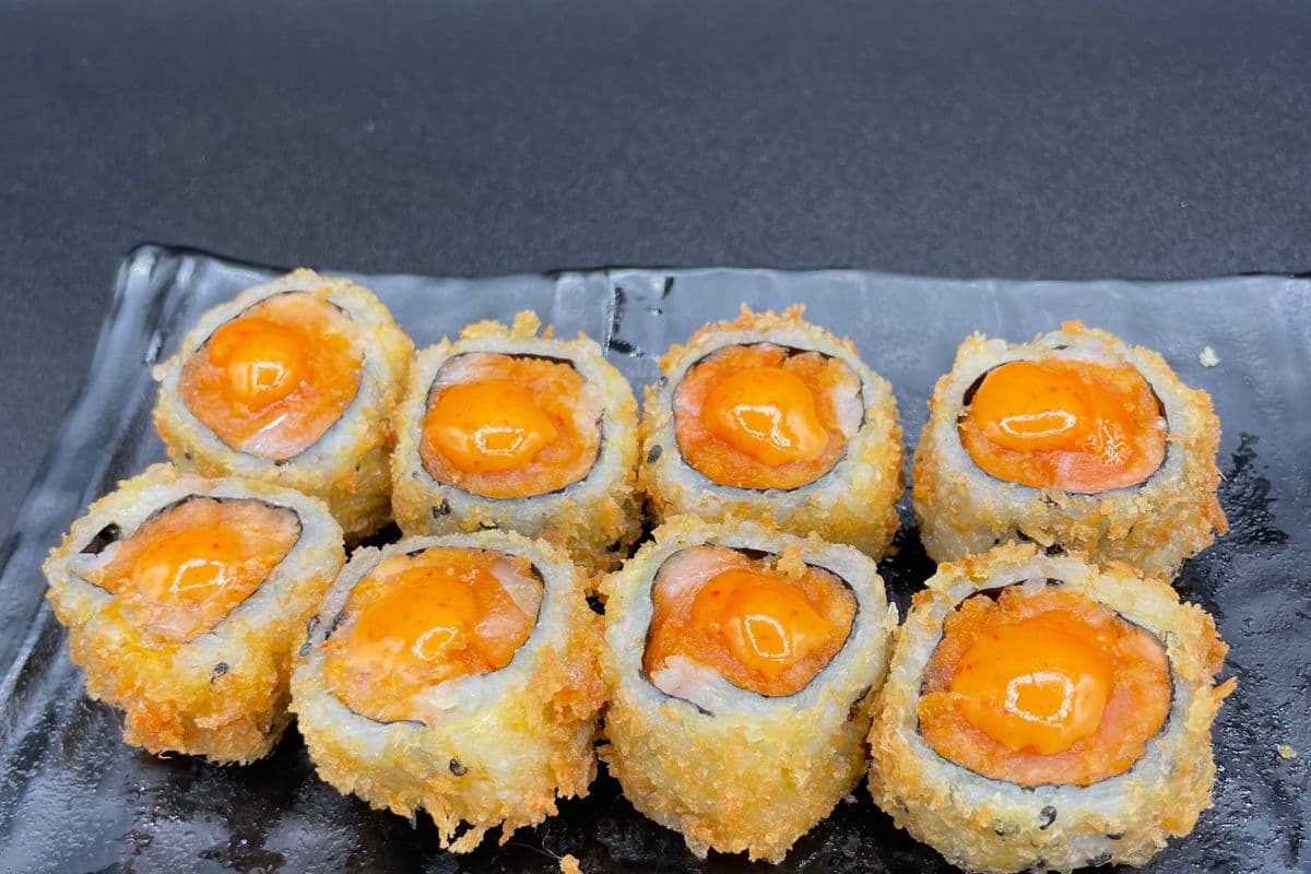 514. Spicy Salmon Tempura Roll