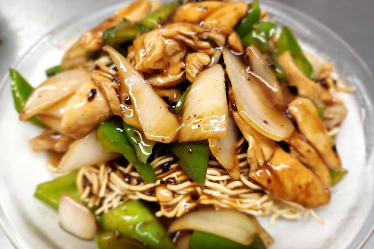 88. Chicken, Beef or Shrimp with Black Bean Sauce Fried Noodles