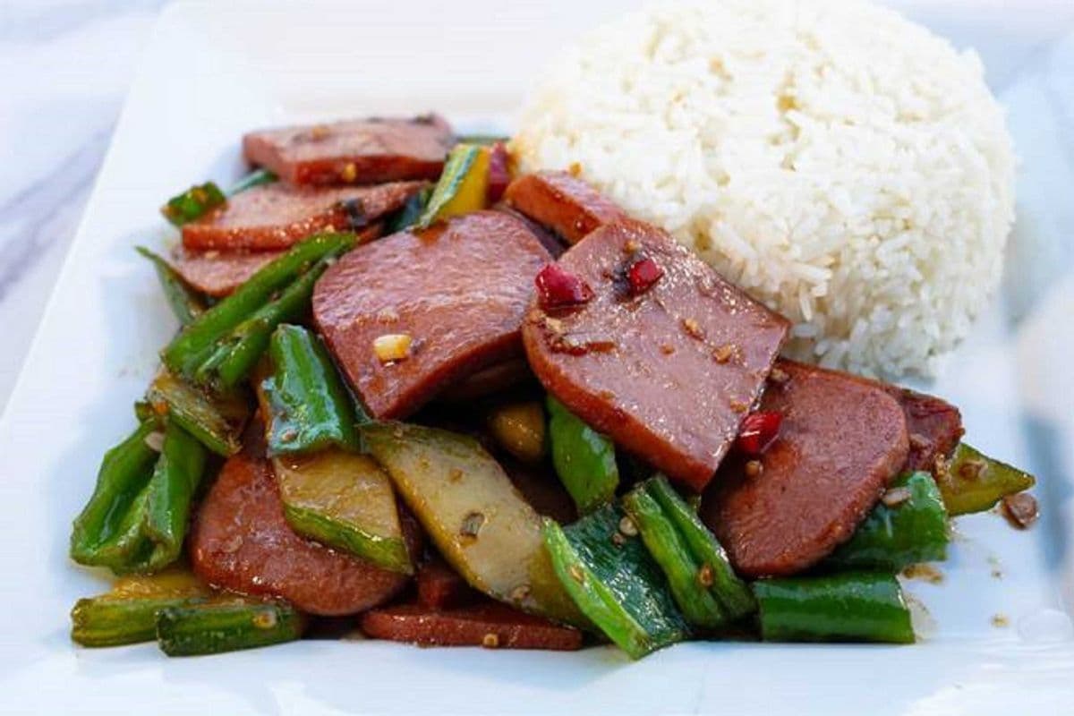 Stir Fried Sliced Cucumber with Spam Rice Bowl 黄瓜炒午餐肉盖饭