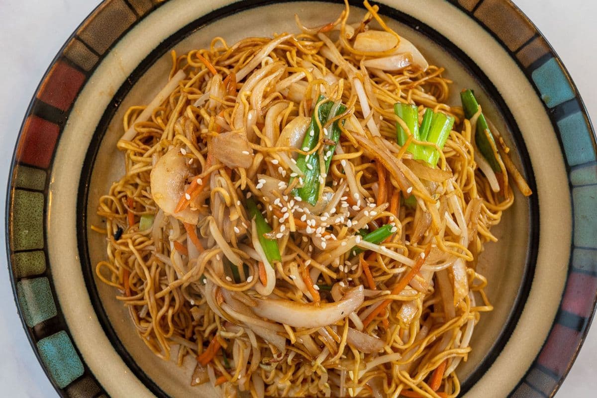 Vegetarian Stir-Fried Noodles with Bean Sprouts