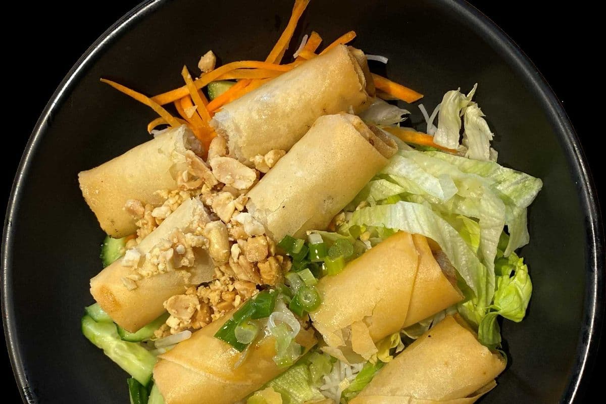 33b. Vegetarian Spring Rolls (4 pcs) with Vermicelli