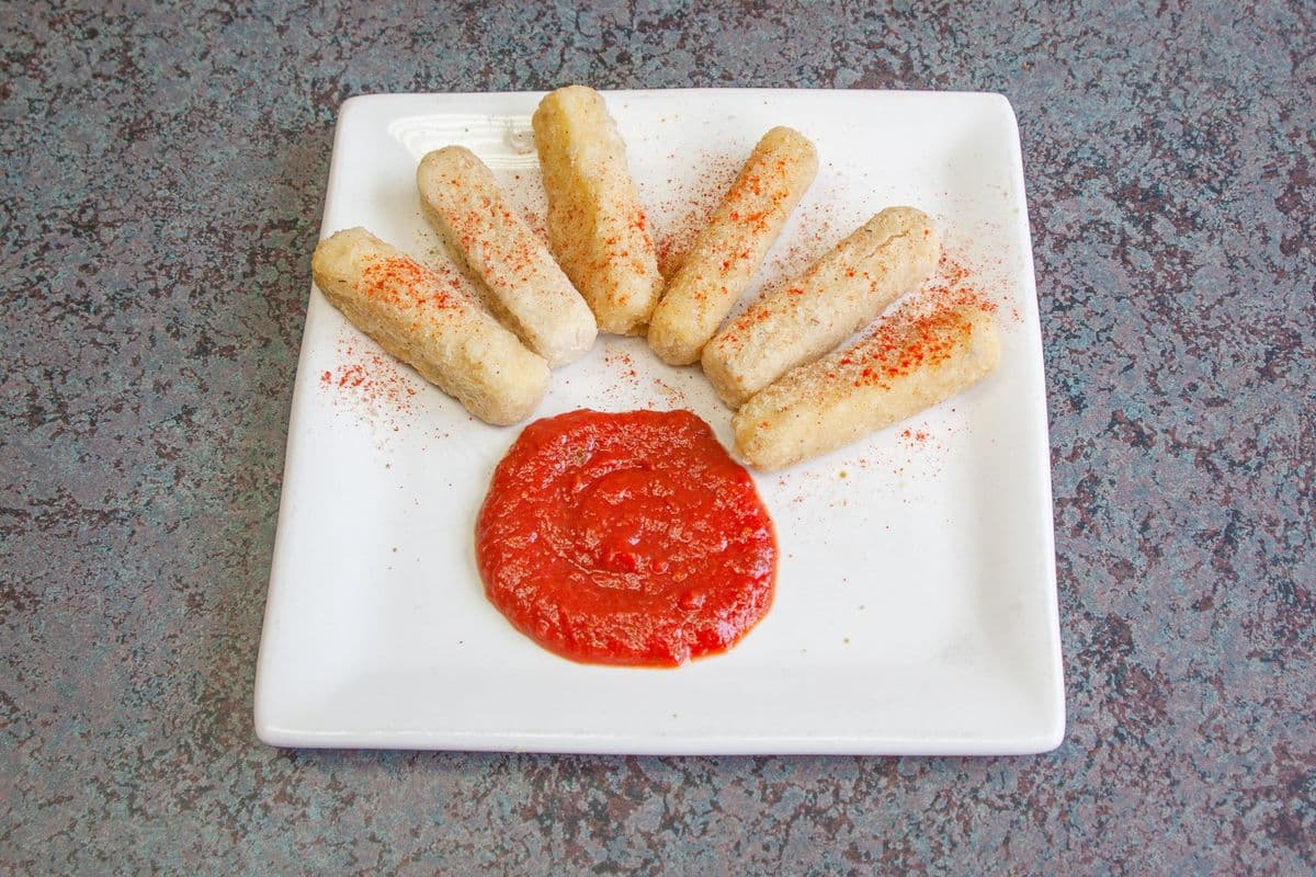 Mozzarella Sticks (6 pcs)