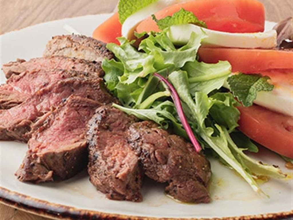 Steak & Caprese Salad