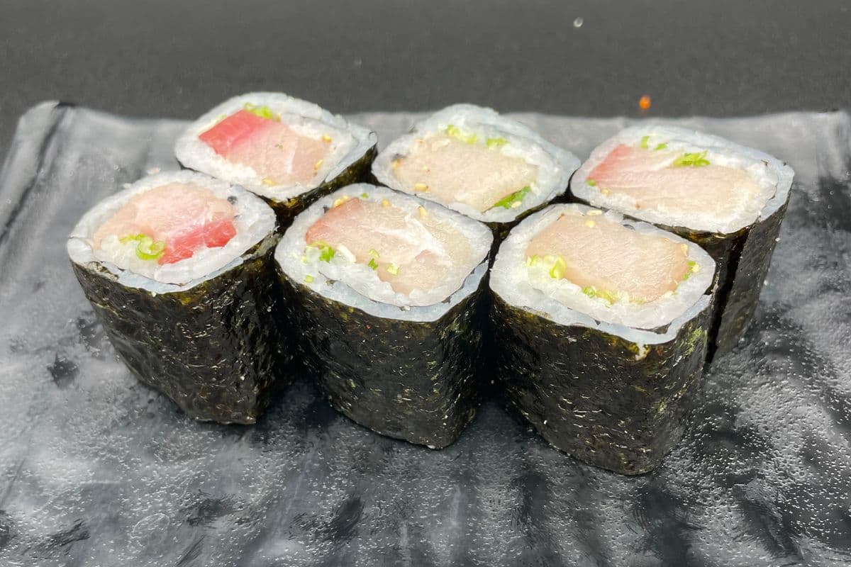 405. Yellowtail (Hamachi) Hosomaki (6 pcs)