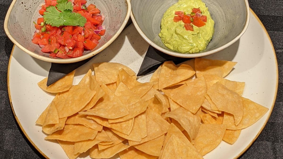 Chips, Guac & Pico