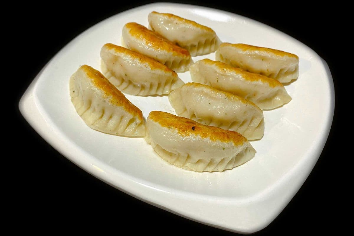 D19. Pan-Fried Pork Potstickers (8 pcs)