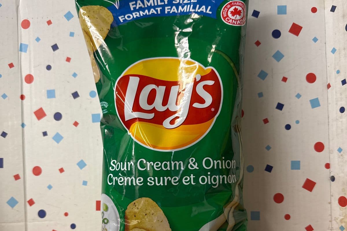 Lays Sour Cream & Onion 220g
