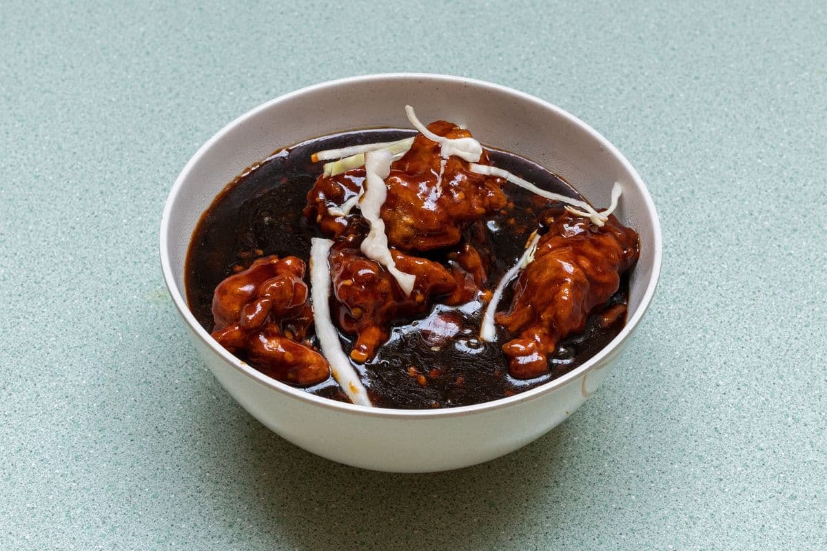 Manchurian Vegetables Chow Mein (Thick)